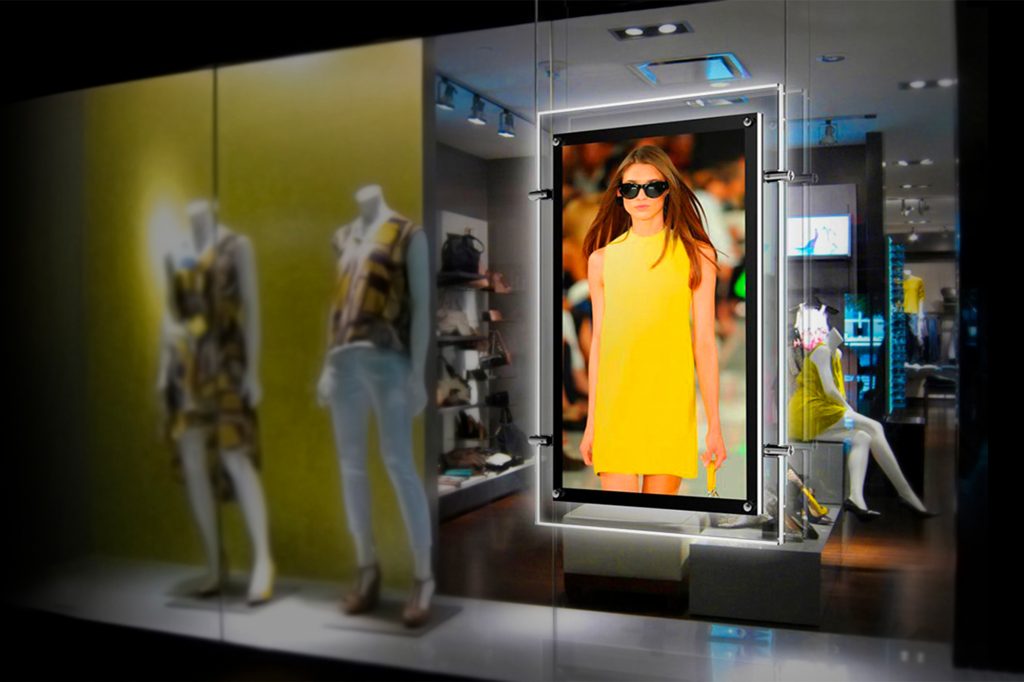 Установка конструкций на витринах