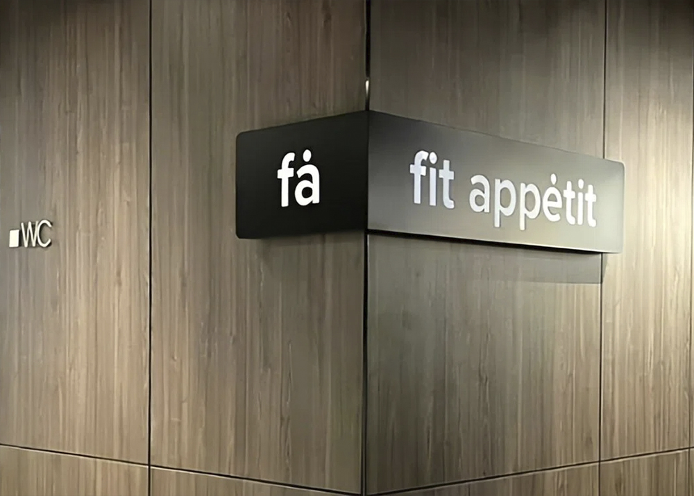 Мы знаем, как разные материалы ведут себя в реальных условиях. Алюминий и пластик, как и другие материалы, по-разному расширяются и сжимаются под воздействием сезонных температурных изменений. Поэтому в каждой нашей конструкции мы заранее закладываем точные технологические зазоры.