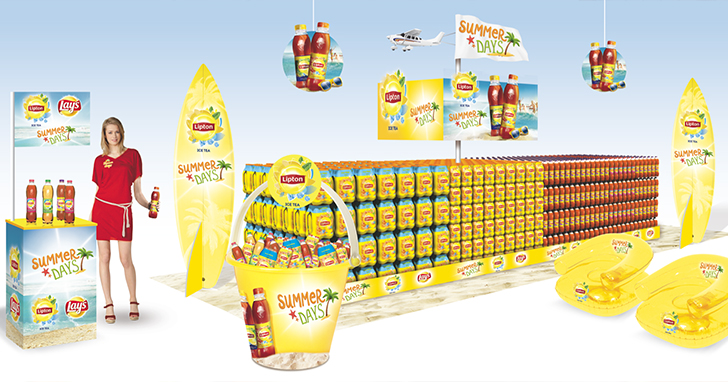 Учитывайте условия эксплуатации: высокая проходимость, возможные удары, солнечный свет. Для уличных акций или мест с высокой влажностью нужны особо прочные материалы и защитное покрытие, иначе материал быстро придет в негодность.